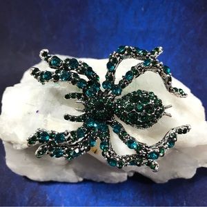 Stunning blue / green rhinestone spider jewelry brooch pin